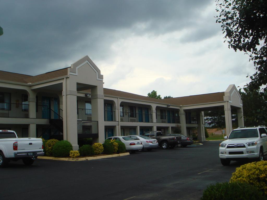 Key West Inn - Roanoke Exterior photo