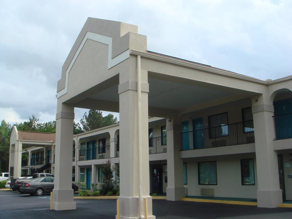 Key West Inn - Roanoke Room photo